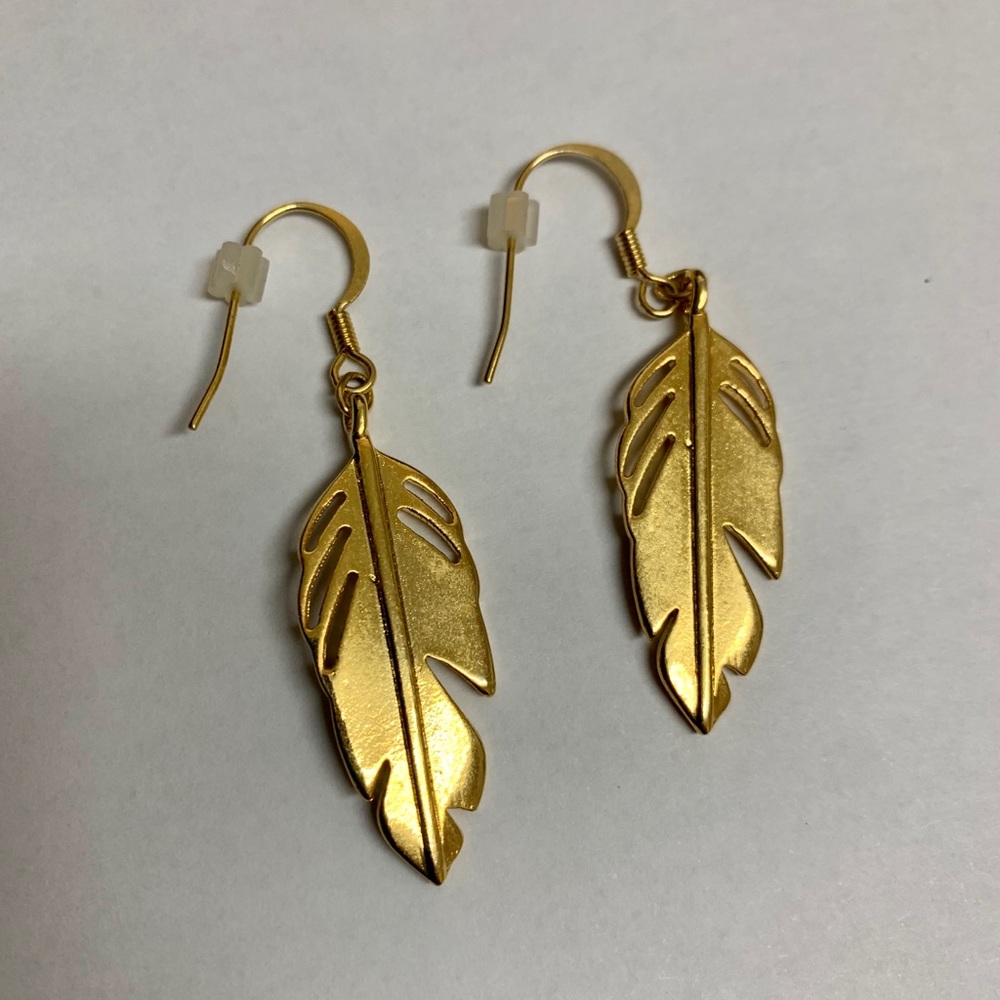 🎈Feather Drop Earrings Gold tone